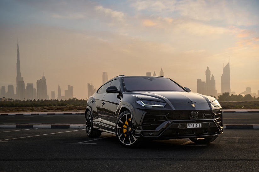 Lamborghini Urus Pearl Capsule BLACK 2022 rental dubai