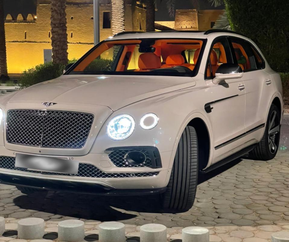 Bentley Bentayga  V12 WHITE 2020 rental dubai