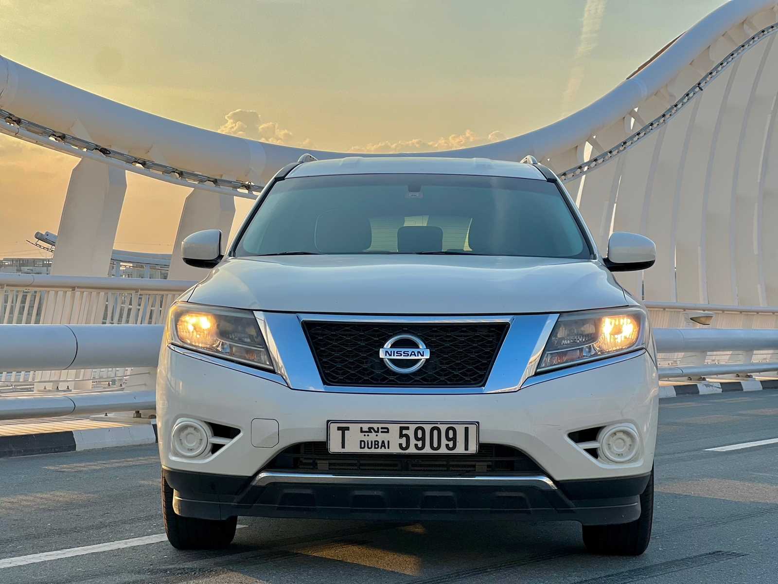 Nissan Pathifnder WHITE 2016 rental dubai