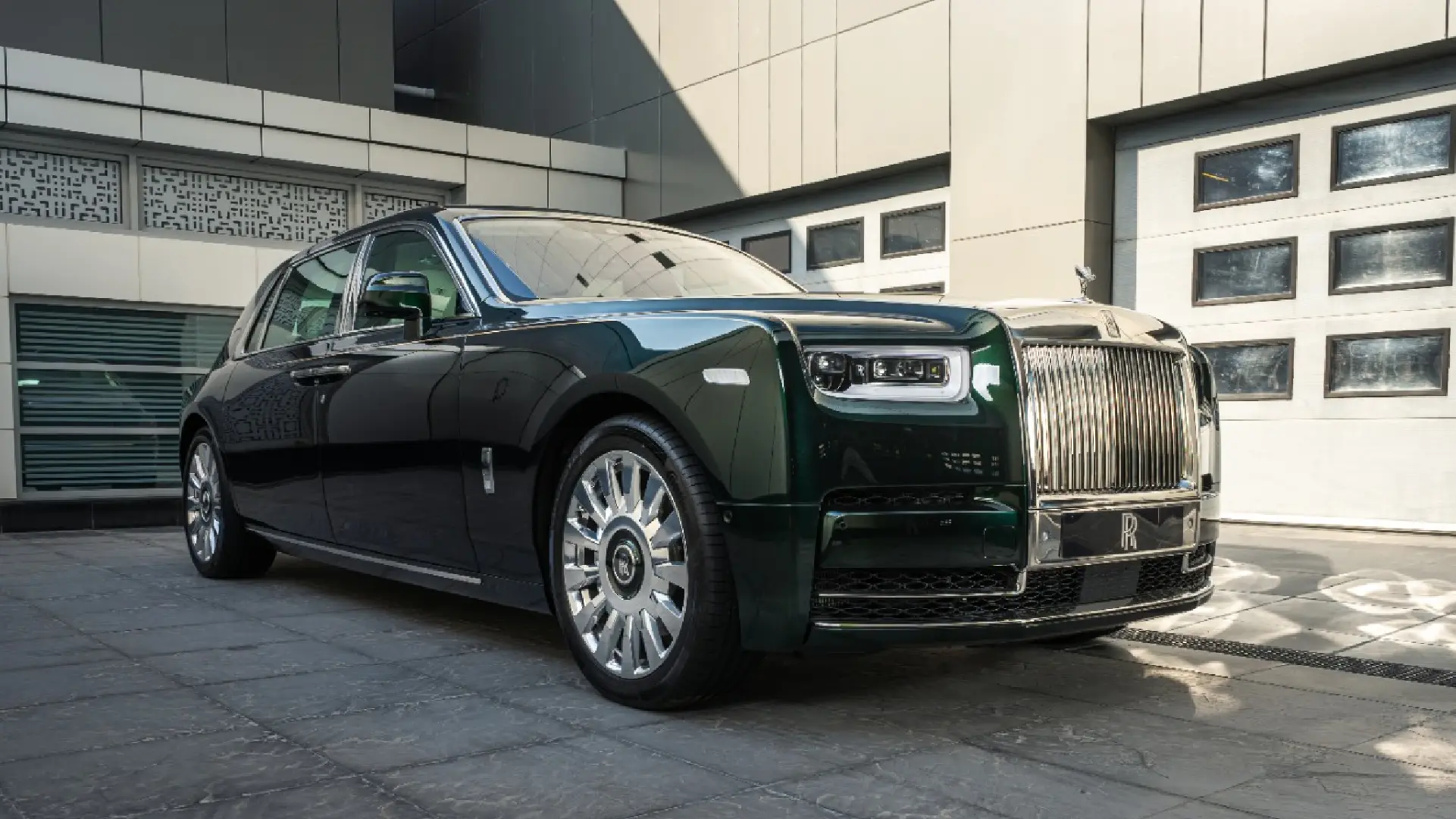 Rolls-Royce Phantom GREEN 2022 rental dubai