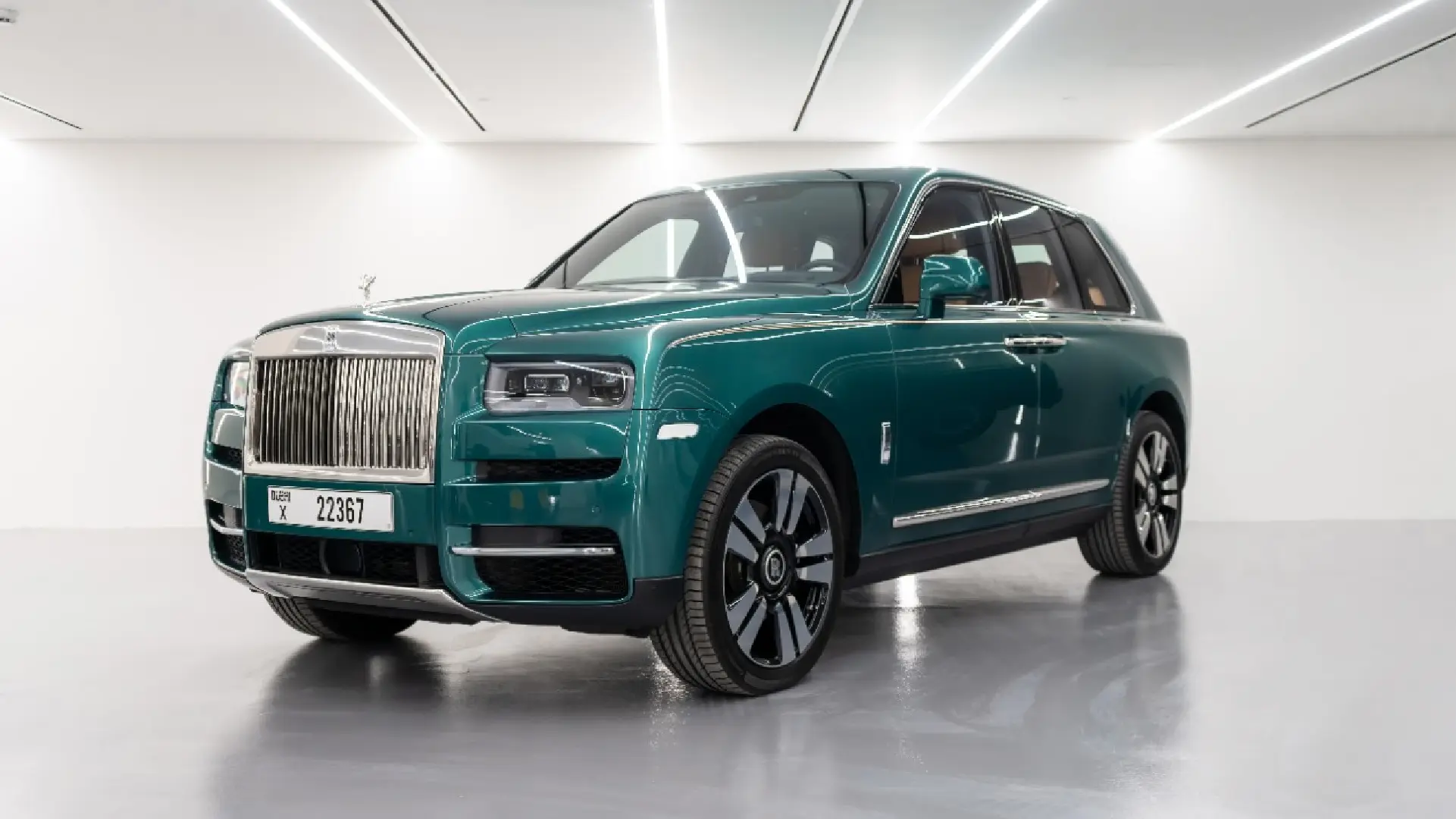 Rolls-Royce Cullinan GREEN 2022 rental dubai