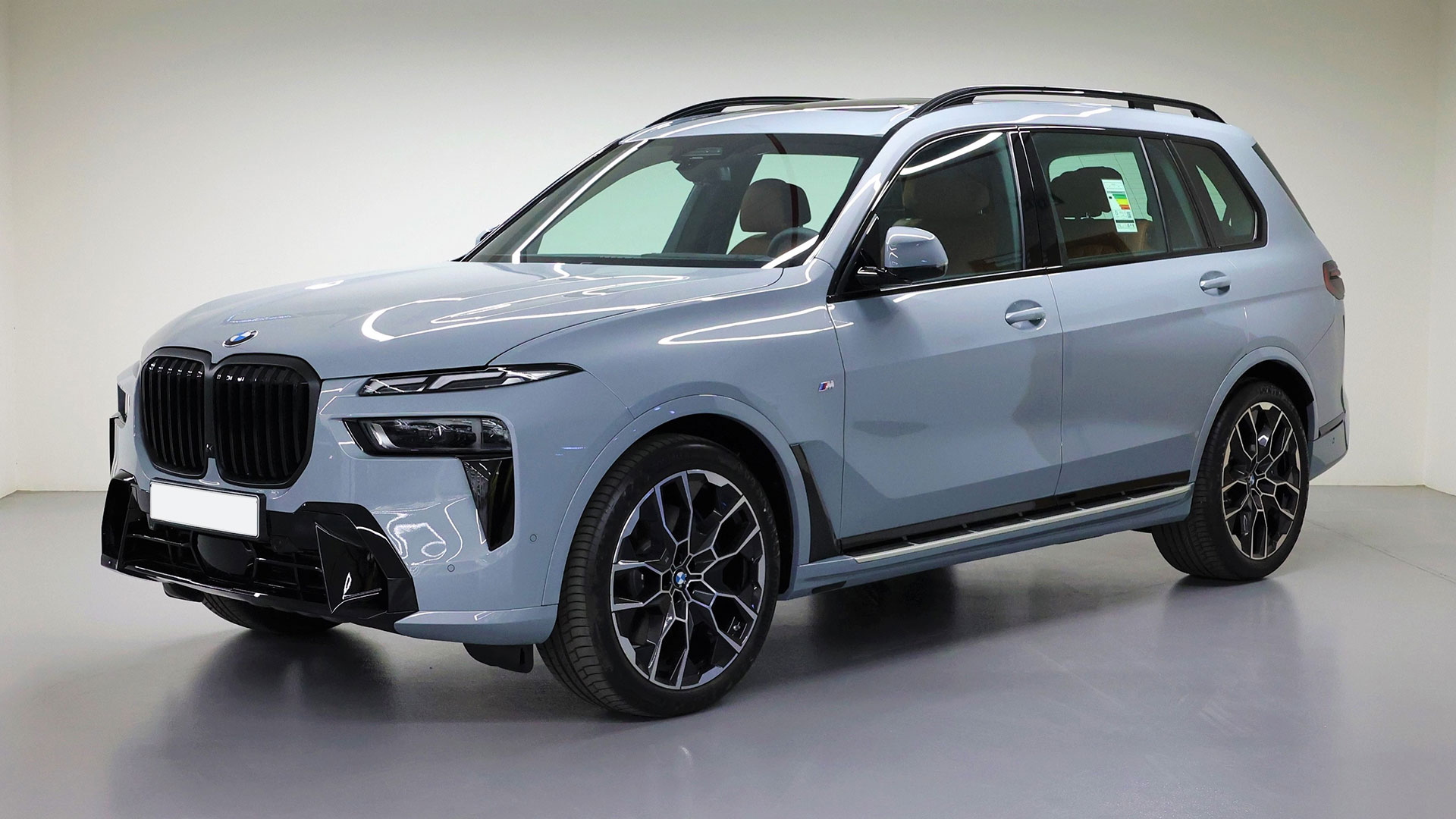 hire BMW X7 40I in dubai
