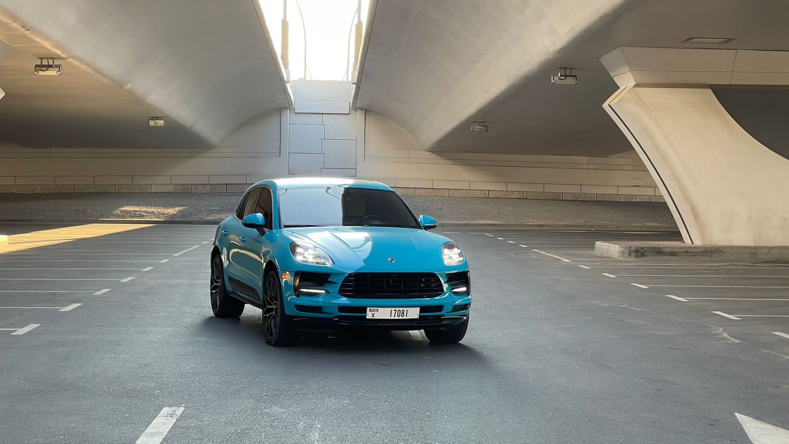 hire Porsche Macan S Blue in dubai