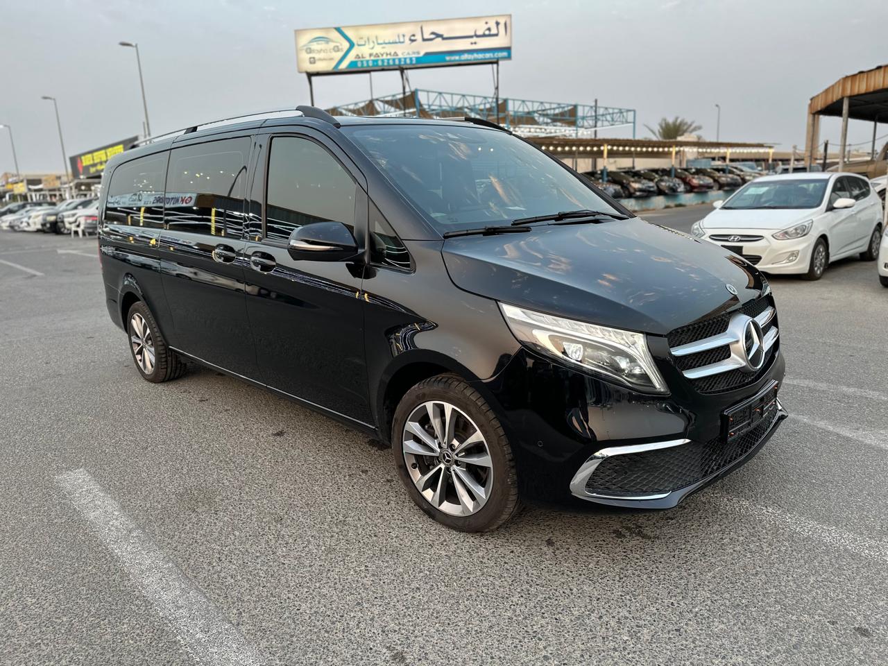 hire Mercedes Benz Vito 250 Black in dubai