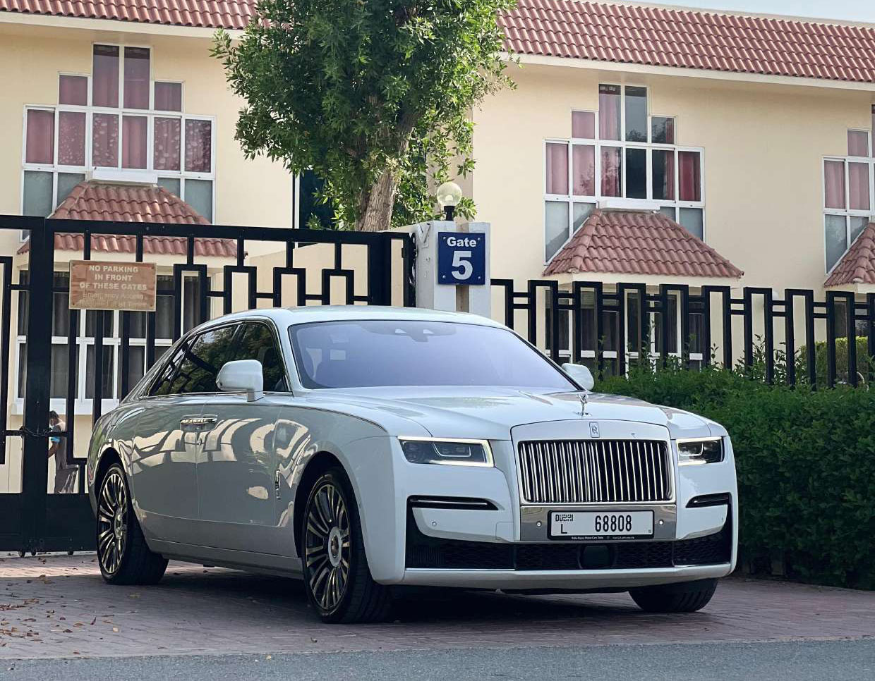 hire Rolls Royce Ghost Long White  in dubai