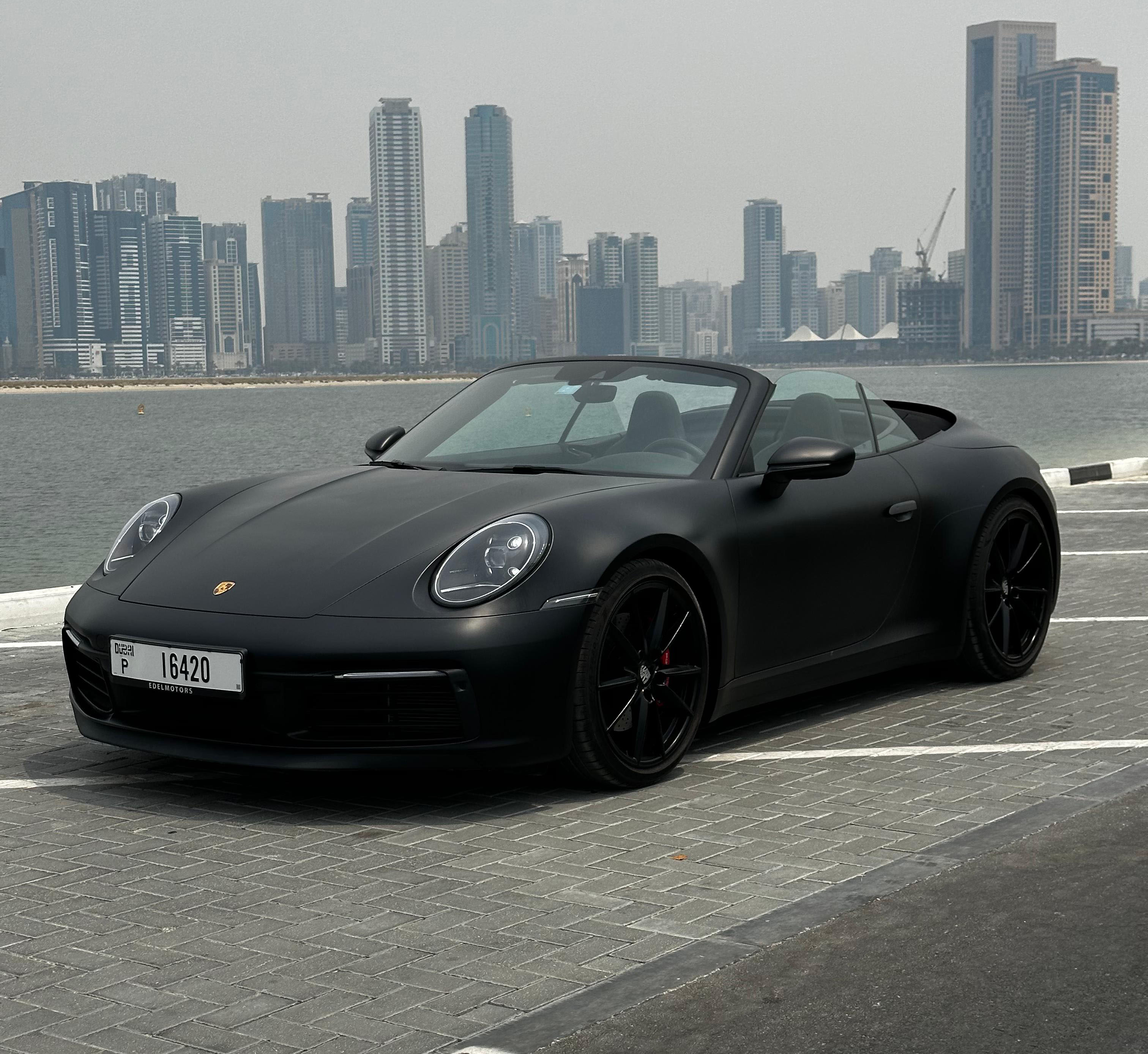 hire Porsche 911 Carrera S Grey in dubai