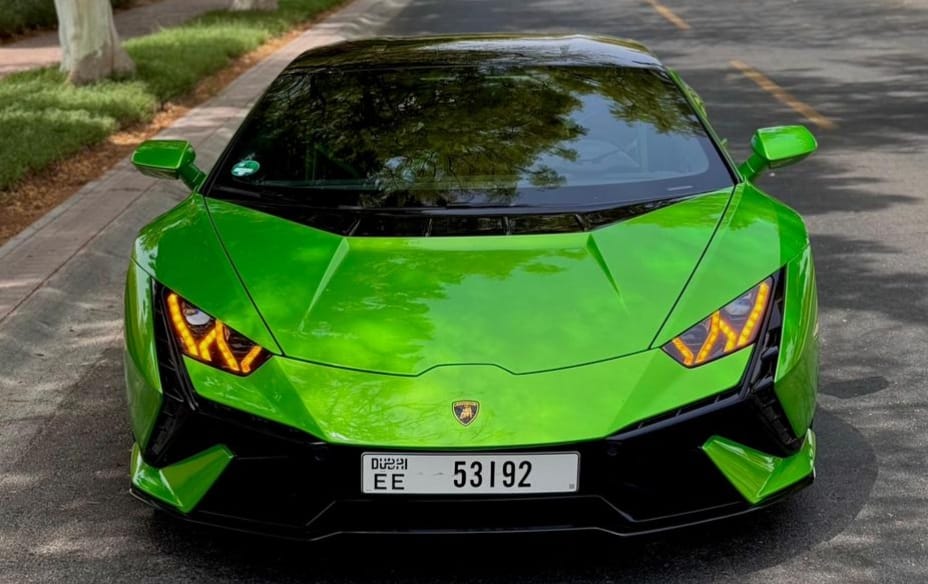 hire Lamborghini Huracan Evo coupe Best Price  in dubai