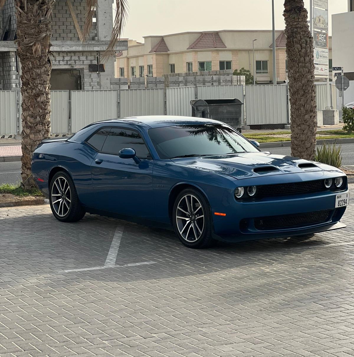 hire DODGE CHALLENGER HEMI V8 Blue in dubai
