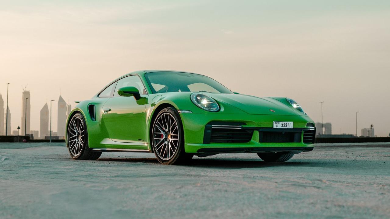 hire Porsche 911 Turbo Green in dubai