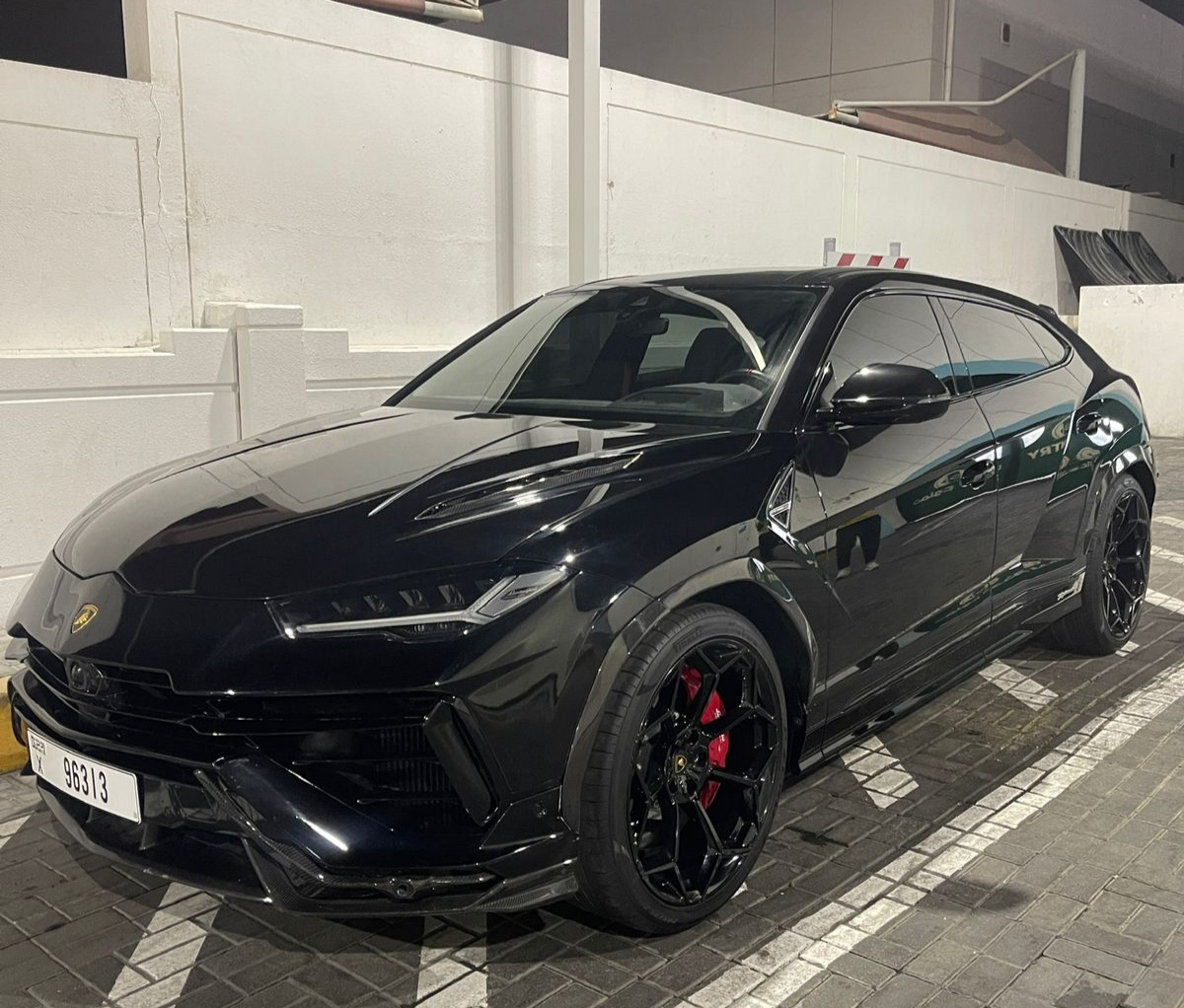 hire urus performante black no deposit  in dubai