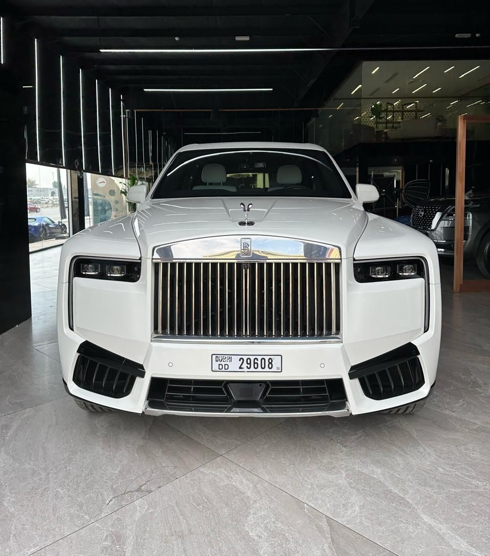 hire Rolls Royce Cullinan White Tiffany in dubai