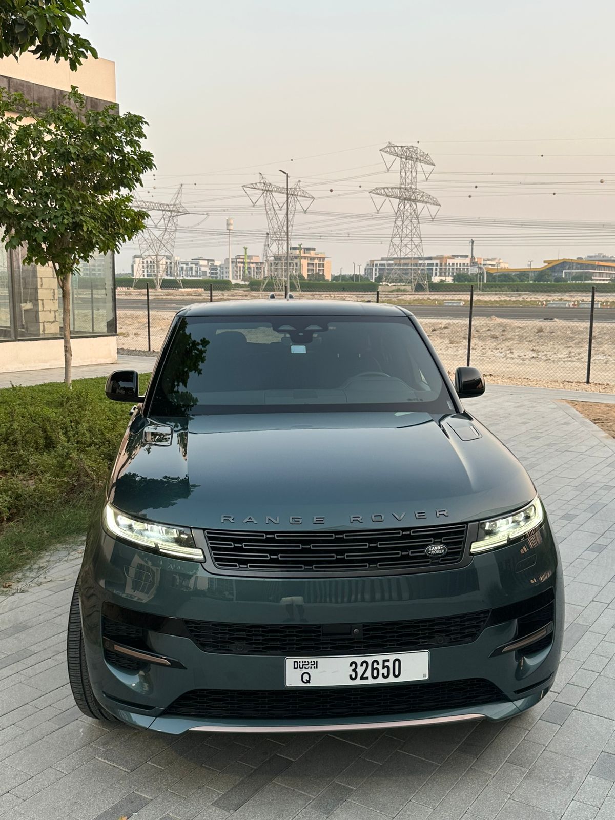 hire Luxury Range Rover Sport without deposit in dubai