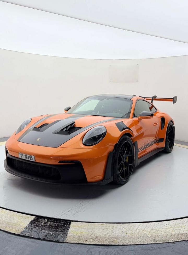 hire Porsche 911 GT3 RS Orange in dubai