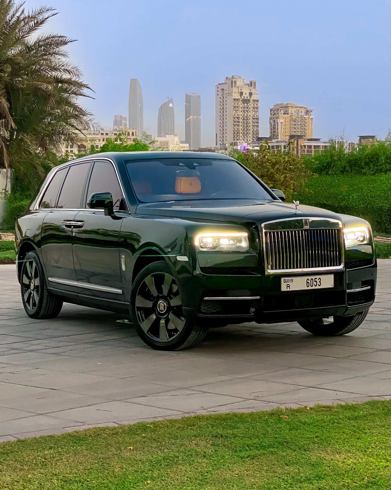 hire Rolls Royce Cullinan Gcc Green in dubai