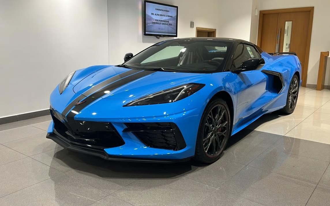 hire Chevrolet Corvette Cabriolet Blue Full options in dubai